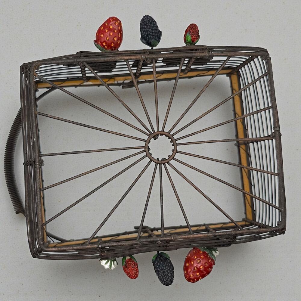 Metal Wire Basket Fruit Handle Berries Strawberry Farmhouse Cottage Core - Picture 4 of 9